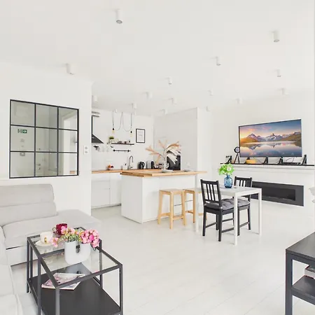 شقة Wola Park Spacious With Balcony & Parking By Solarento