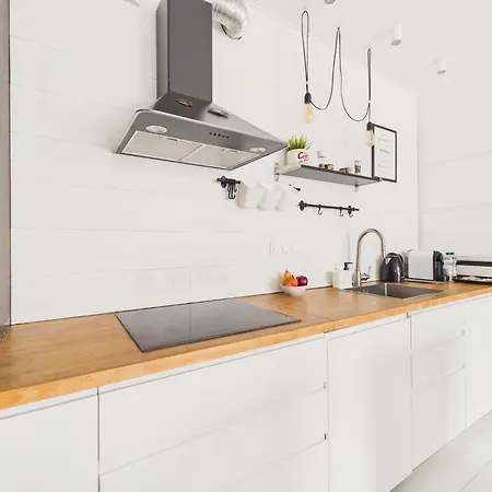 Apartamento Wola Park Spacious With Balcony & Parking By Solarento *