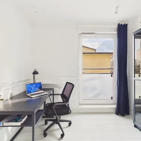 Daire Wola Park Spacious With Balcony & Parking By Solarento