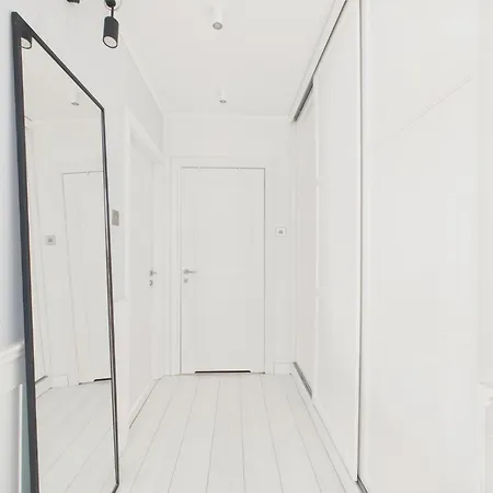 Wola Park Spacious With Balcony & Parking By Solarento Apartamento *