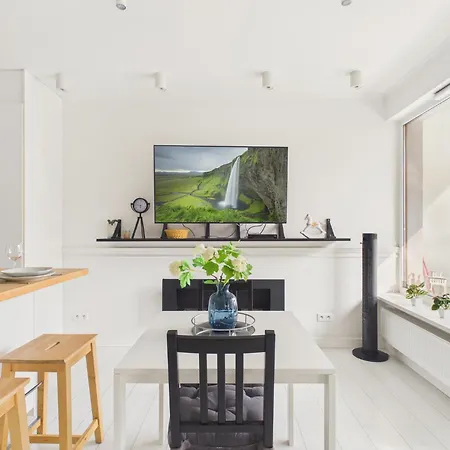 Wola Park Spacious With Balcony & Parking By Solarento Apartment